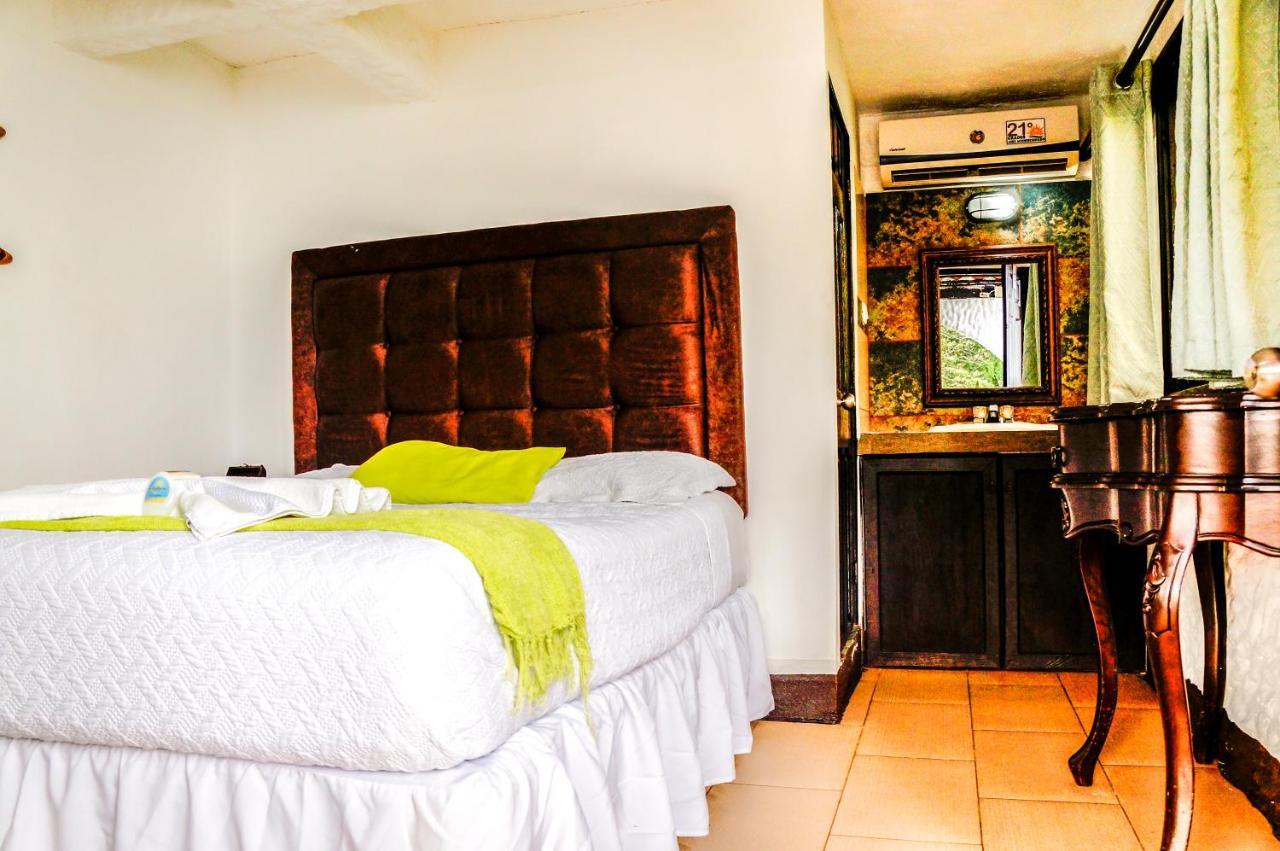 Hotel Mi Paraiso Rio Dulce Castillo de San Felipe Dış mekan fotoğraf